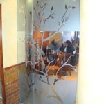 Стъклена врата с рисунка "Пролетно дърво"